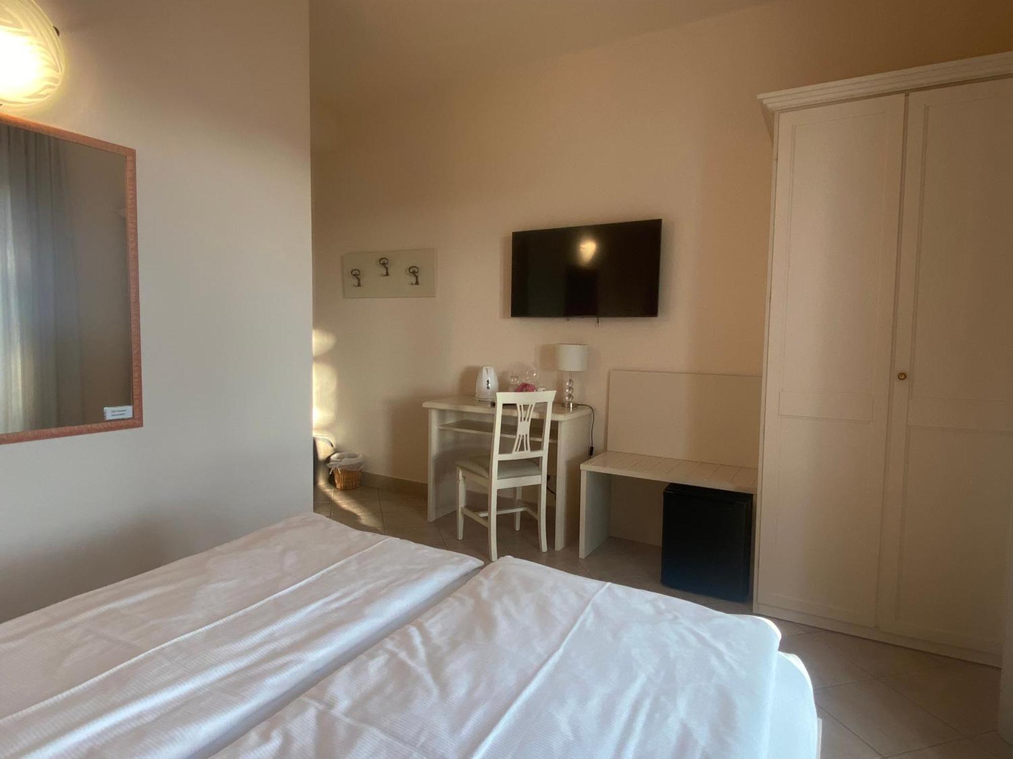 Betty'S House Bed & Breakfast Lazise Exterior foto
