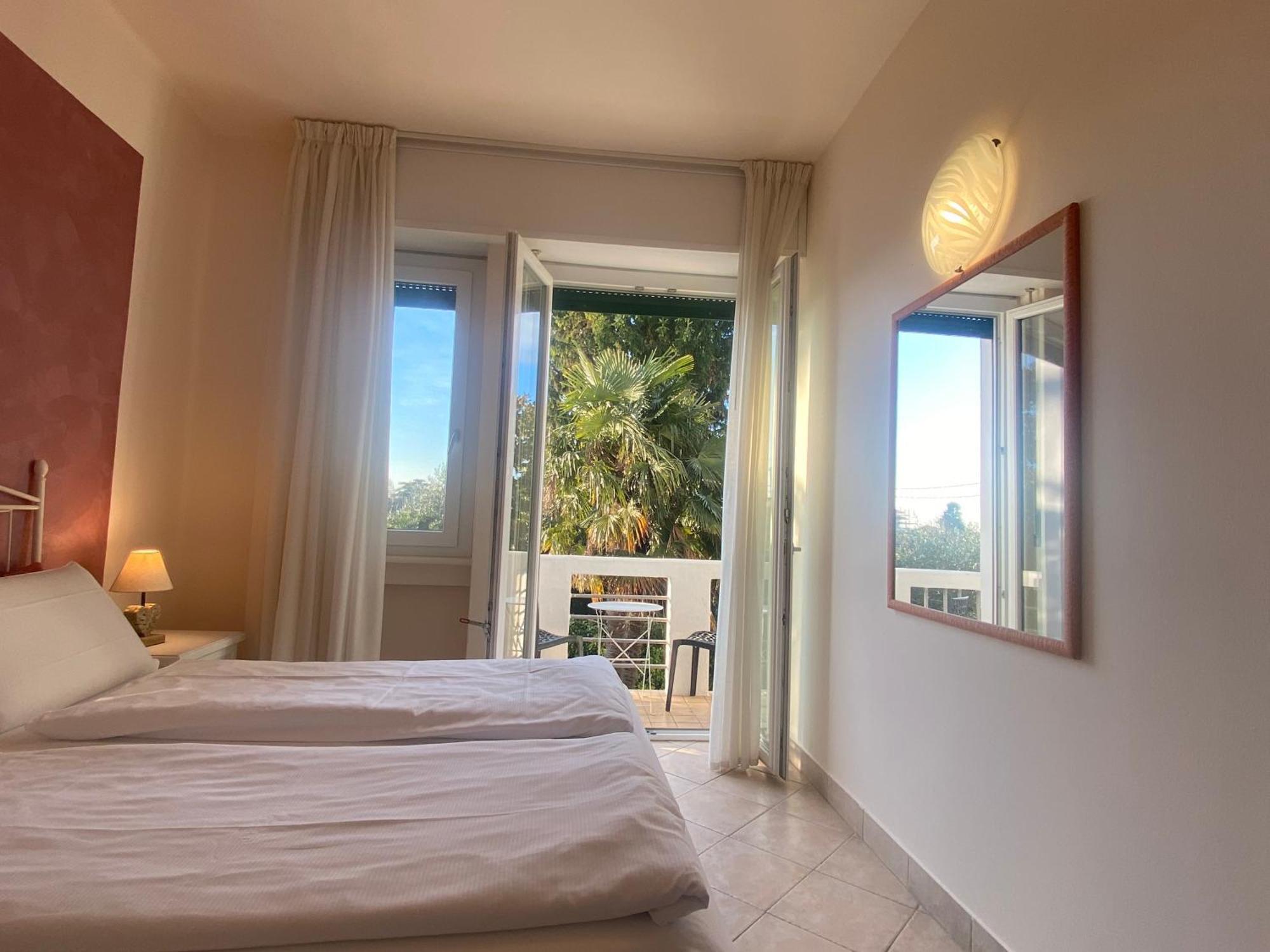 Betty'S House Bed & Breakfast Lazise Exterior foto